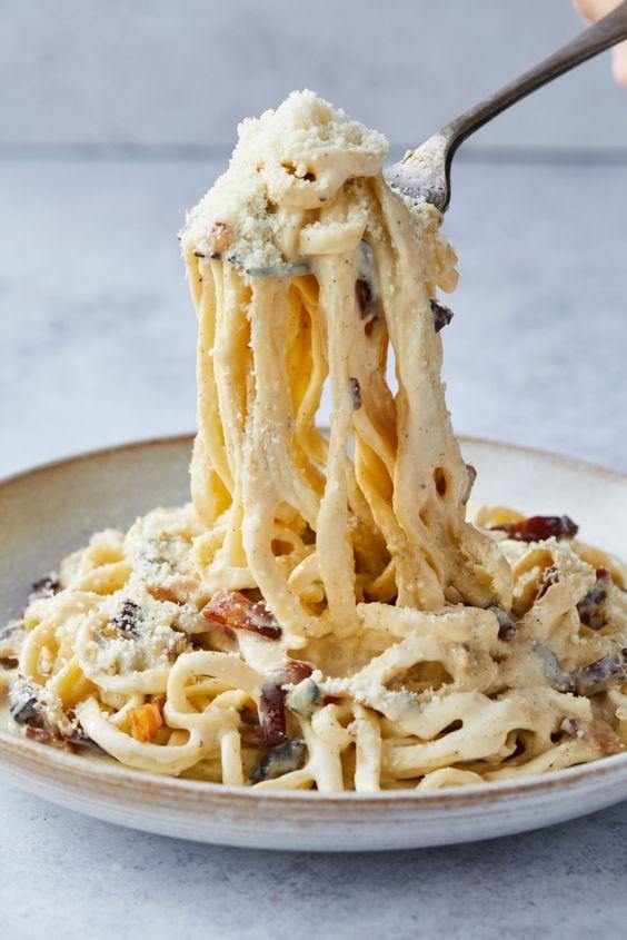 The Ultimate Pasta Carbonara - Little IA