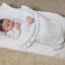 Load and play video in Gallery viewer, Birdsong Quilted Sleeping Nest
